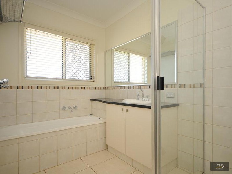 8  Morris Court, Cotswold Hills QLD 4350