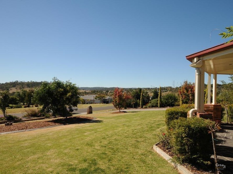 8  Morris Court, Cotswold Hills QLD 4350