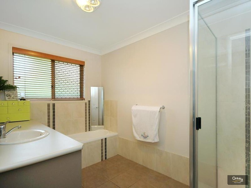 2 Cinnamon Drive, Glenvale QLD 4350