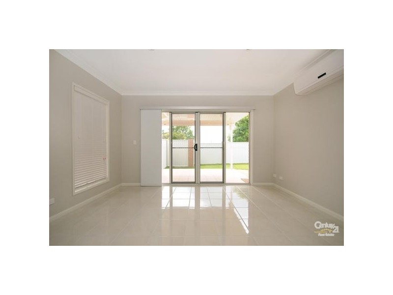 1/5 Hampton Street, Newtown QLD 4350