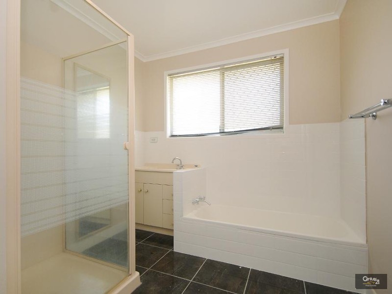 2 Cassia Street, Centenary Heights QLD 4350