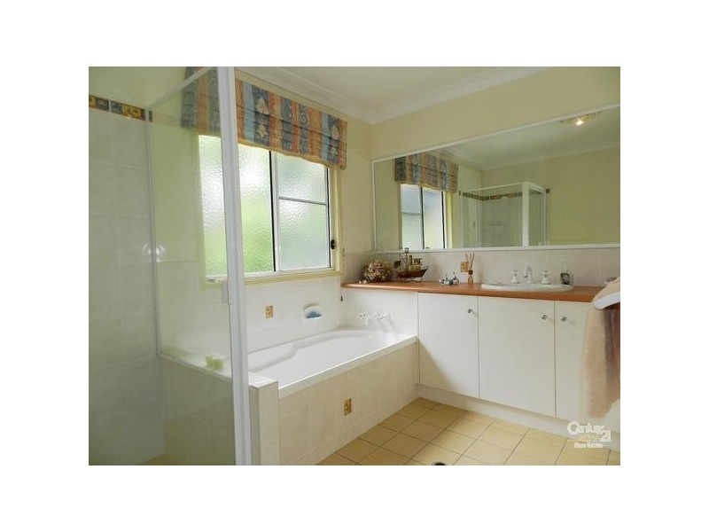 8 Pendoma Drive, Hodgson Vale QLD 4352