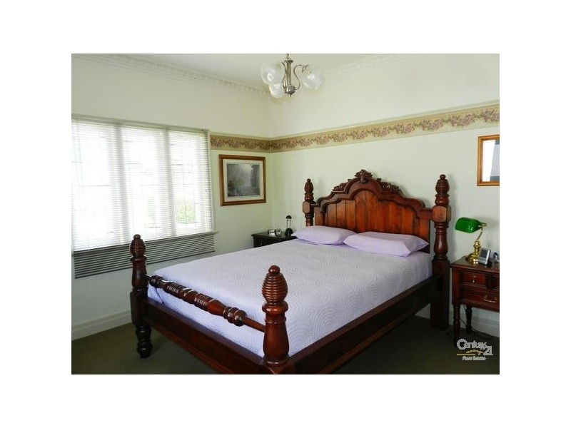 9 Duncraggon Street, South Toowoomba QLD 4350