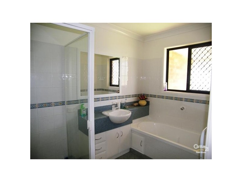 18 Robertson Crescent, Mount Lofty QLD 4350