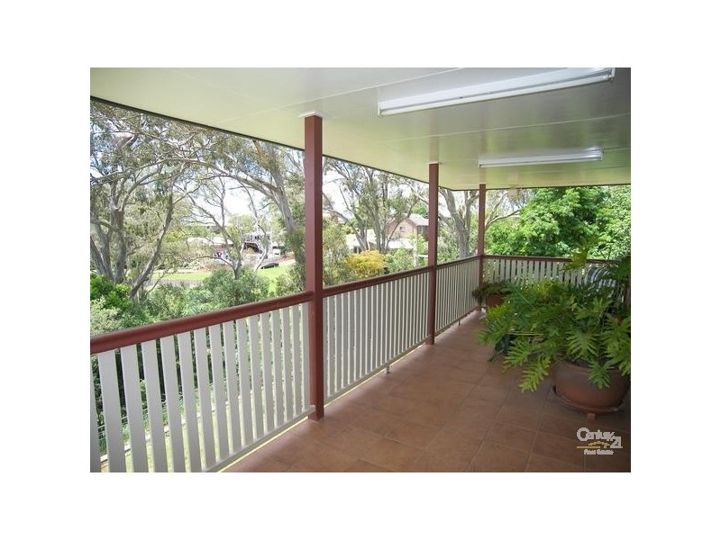 18 Robertson Crescent, Mount Lofty QLD 4350