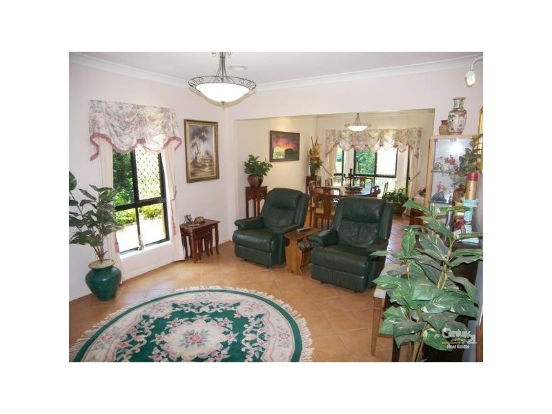 18 Robertson Crescent, Mount Lofty QLD 4350