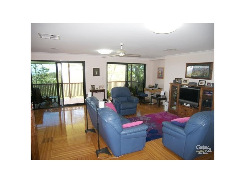 18 Robertson Crescent, Mount Lofty QLD 4350
