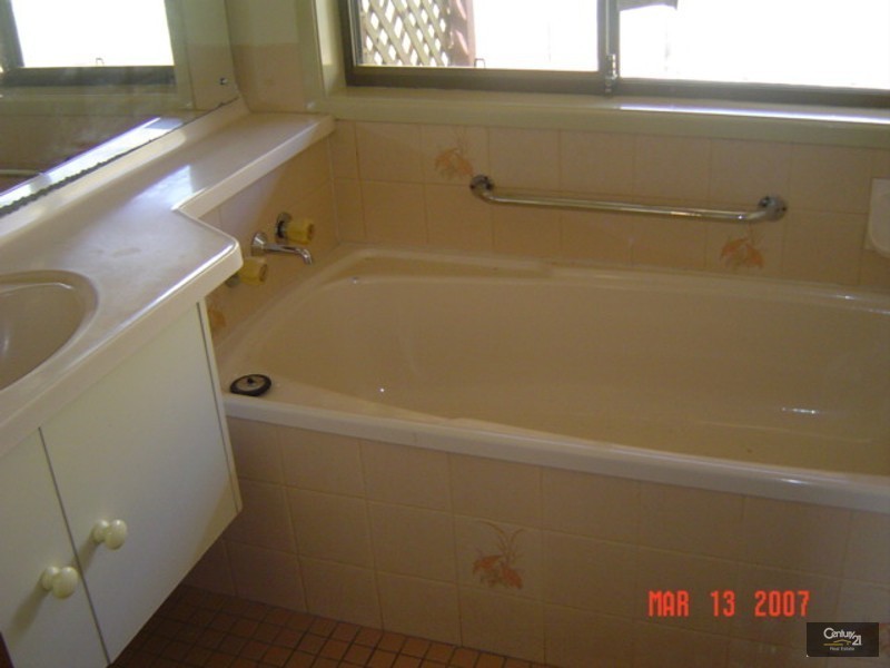 17/301  Bridge Street, Newtown QLD 4350