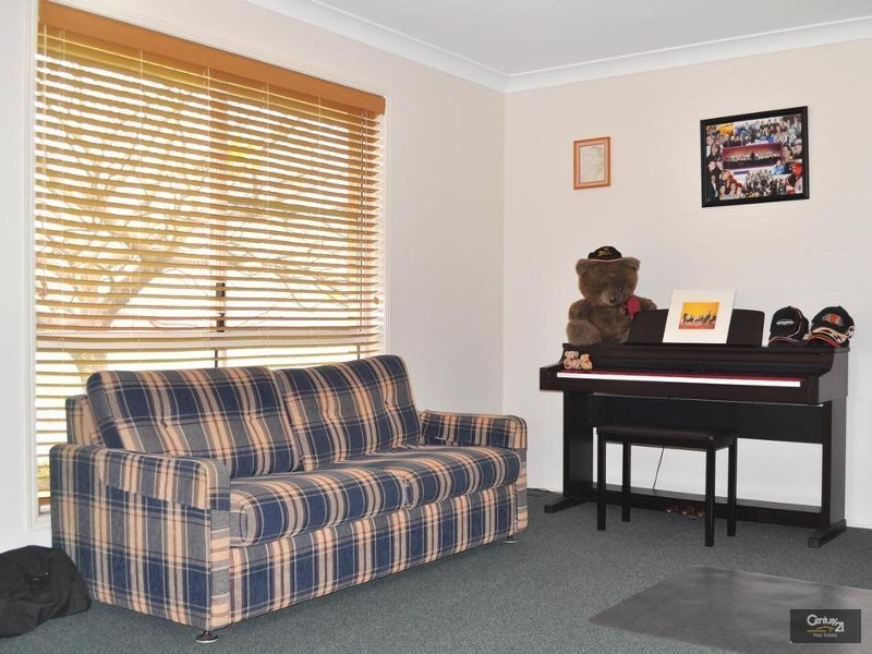 64 Bouganvillea Drive, Middle Ridge QLD 4350