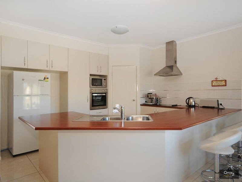 24 Settlers Drive, Gowrie Junction QLD 4352