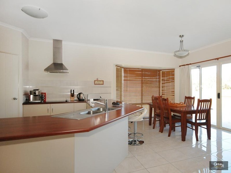 24 Settlers Drive, Gowrie Junction QLD 4352