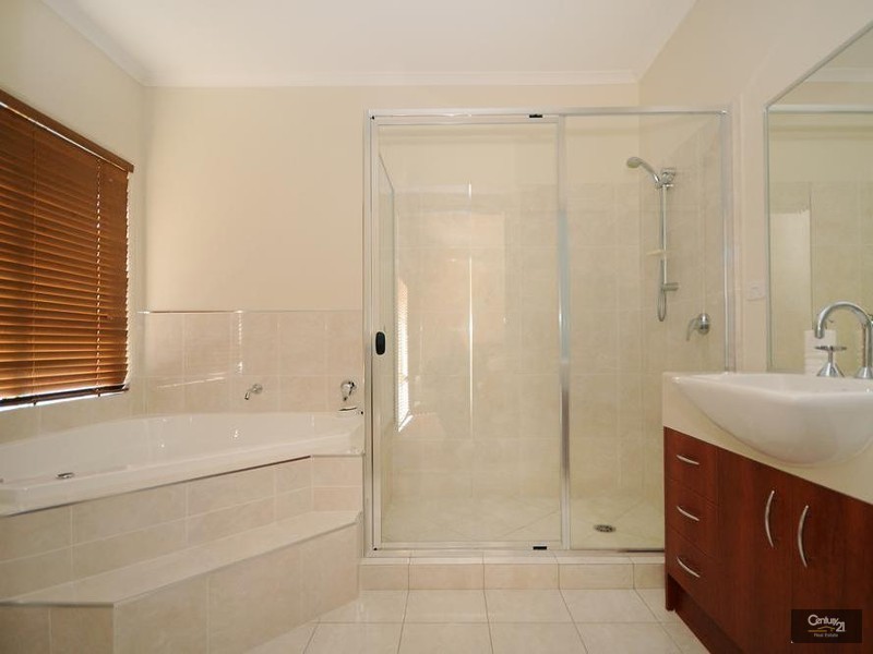 24 Settlers Drive, Gowrie Junction QLD 4352