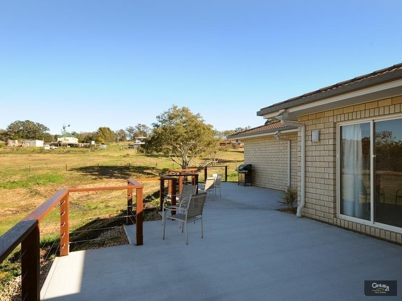 24 Settlers Drive, Gowrie Junction QLD 4352