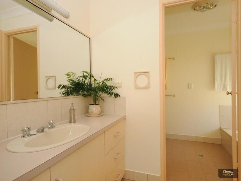 5 Kuhn Street, Kearneys Spring QLD 4350