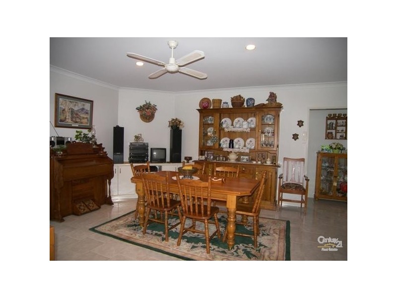 172 Spring Street, Middle Ridge QLD 4350