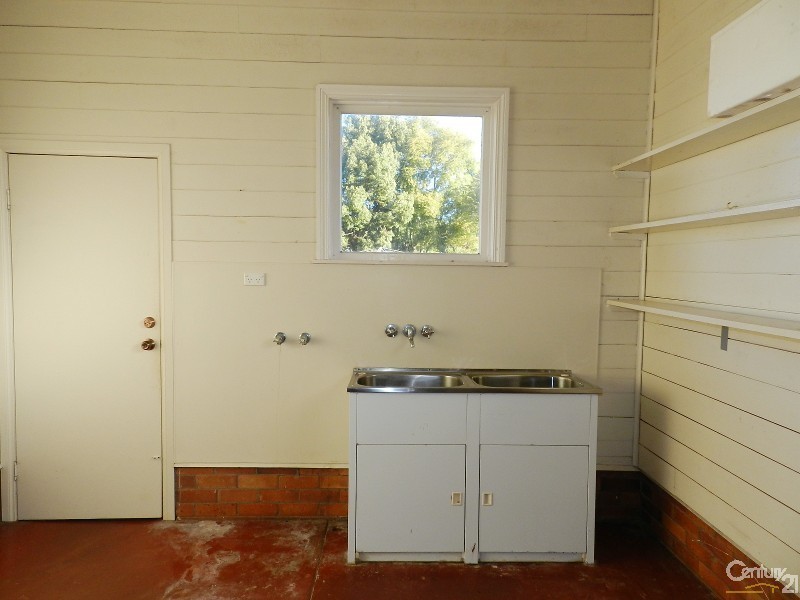 20 Devine Street, Harristown QLD 4350