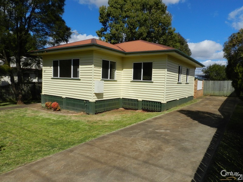 14 Elizabeth Street, South Toowoomba QLD 4350