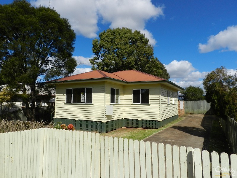 14 Elizabeth Street, South Toowoomba QLD 4350