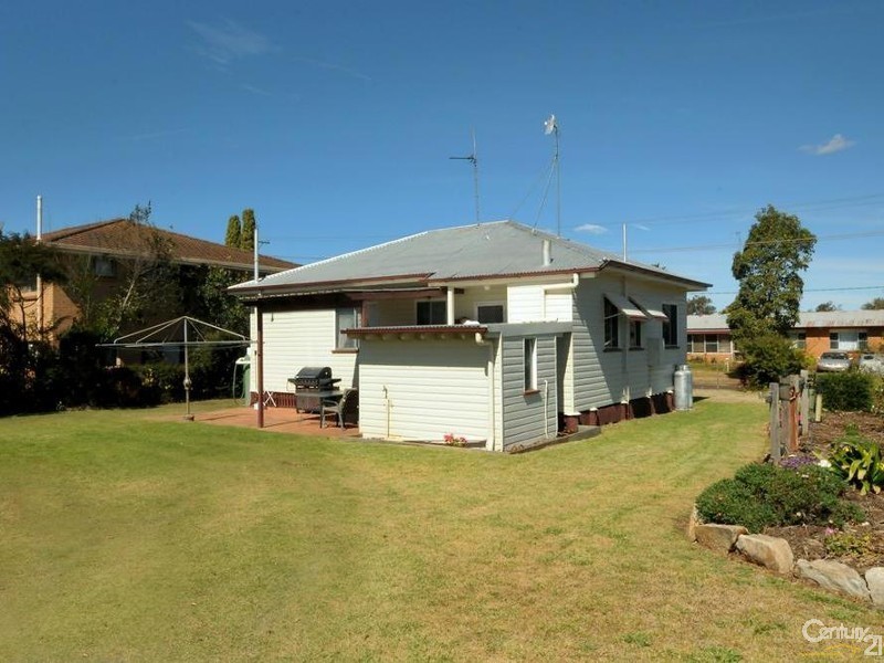 19 Devine Street, Harristown QLD 4350