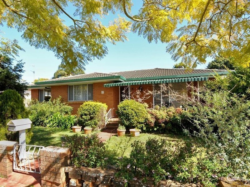 17 Dodd Street, Newtown QLD 4350