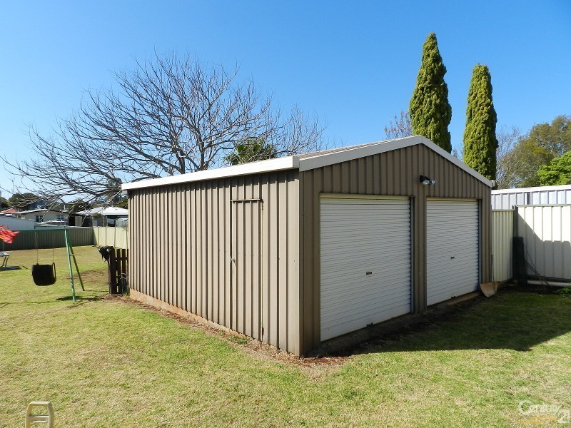 6 Cox Street, Wilsonton QLD 4350