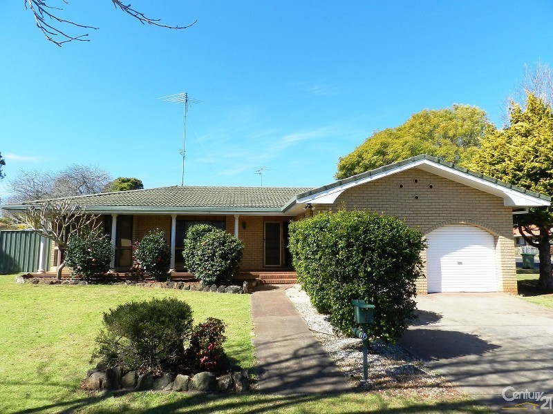 8 Jasmine Court, Centenary Heights QLD 4350