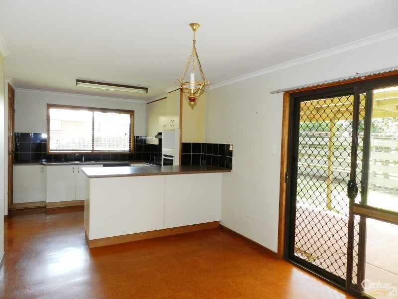 8 Jasmine Court, Centenary Heights QLD 4350