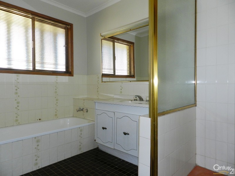 8 Jasmine Court, Centenary Heights QLD 4350