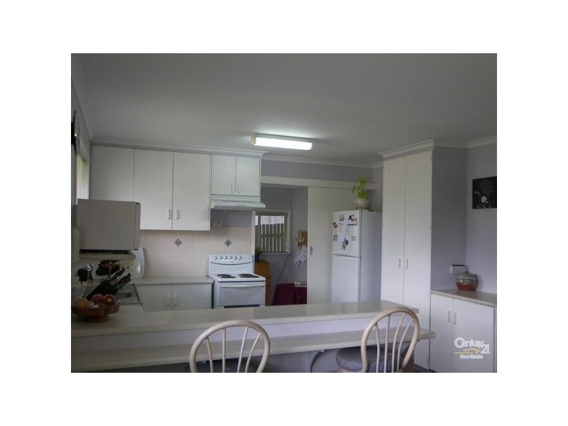 32 Debra Street, Centenary Heights QLD 4350