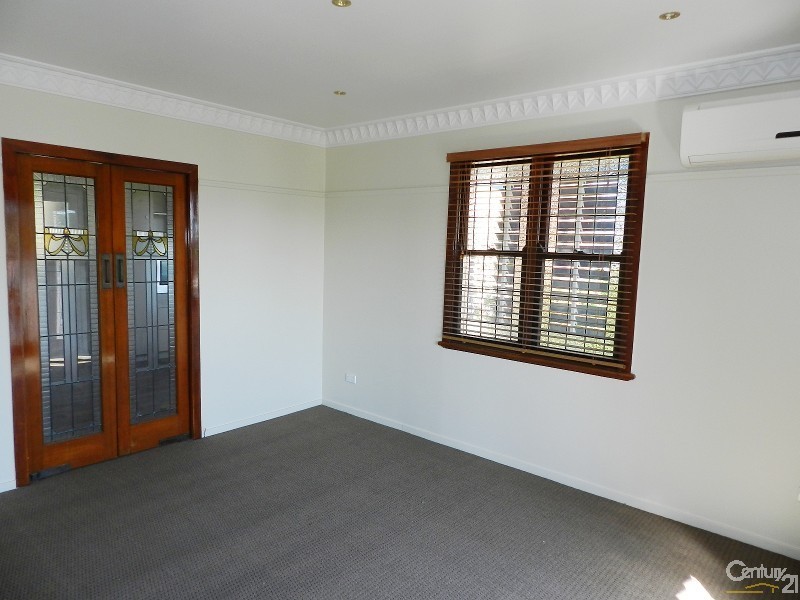 8 Gregory Street, Harlaxton QLD 4350