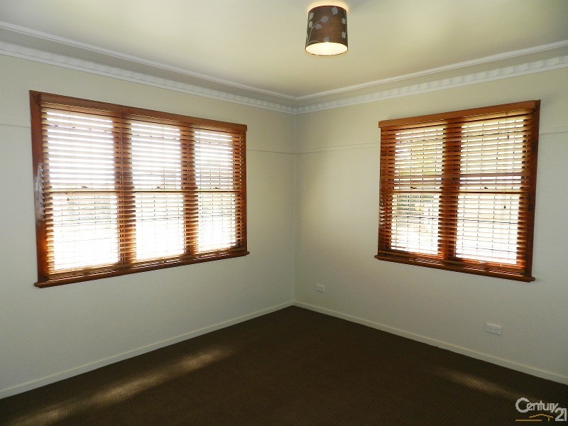 8 Gregory Street, Harlaxton QLD 4350