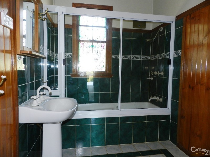 8 Gregory Street, Harlaxton QLD 4350