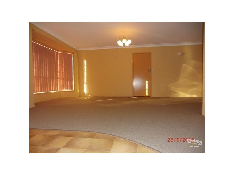 16 Ballin Drive, Centenary Heights QLD 4350