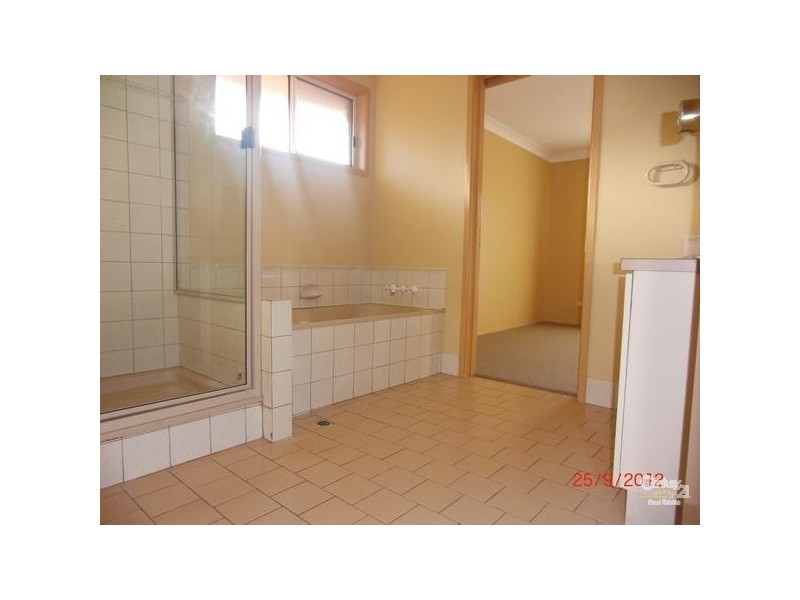 16 Ballin Drive, Centenary Heights QLD 4350