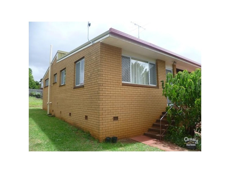 2/172 Tor Street, Wilsonton QLD 4350