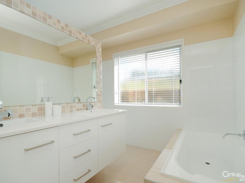 10 Janelle Court, Highfields QLD 4352