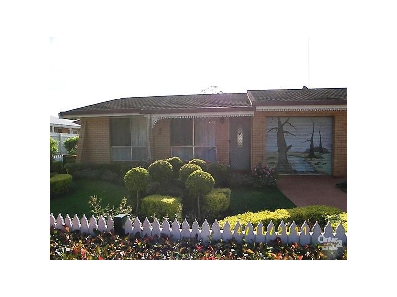2/2 Debra Street, Centenary Heights QLD 4350