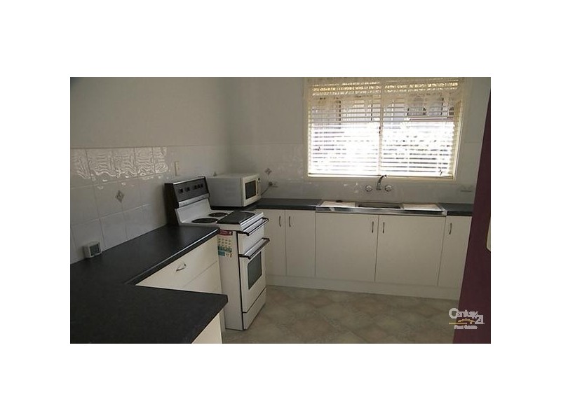 2/2 Debra Street, Centenary Heights QLD 4350