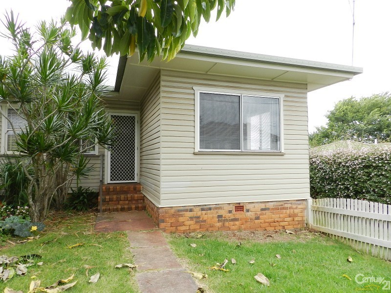 2/2 Katherine Street, North Toowoomba QLD 4350