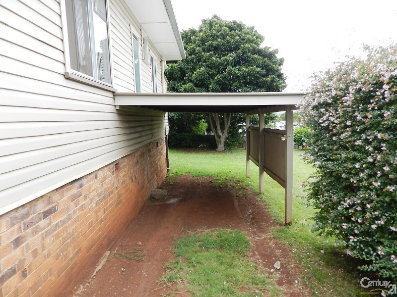 2/2 Katherine Street, North Toowoomba QLD 4350