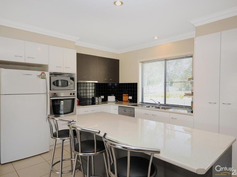 7 Biggs Road, Withcott QLD 4352