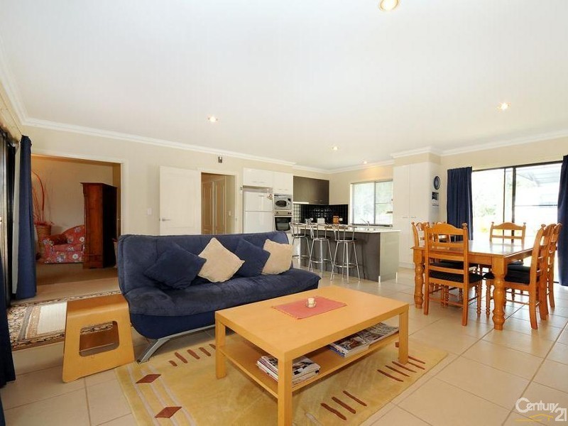 7 Biggs Road, Withcott QLD 4352