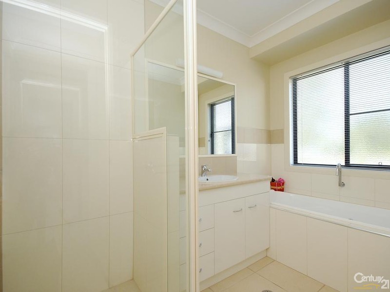 7 Biggs Road, Withcott QLD 4352