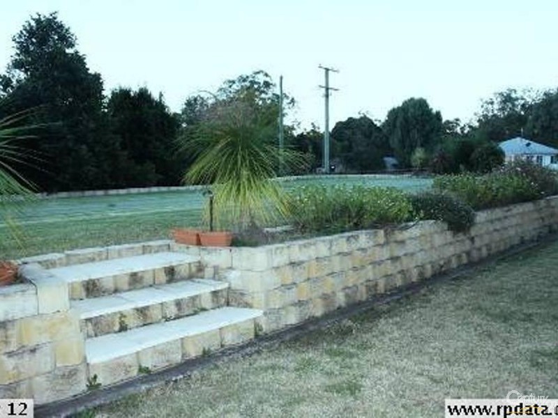 7 Biggs Road, Withcott QLD 4352