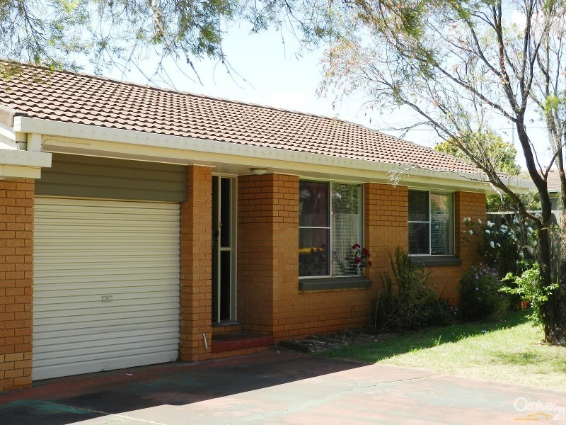 36 Priest Street, Rockville QLD 4350