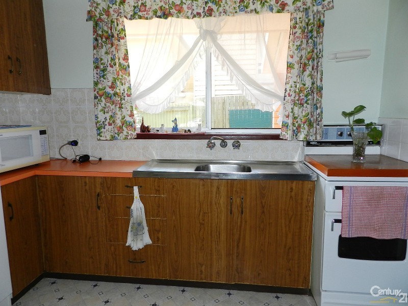 36 Priest Street, Rockville QLD 4350