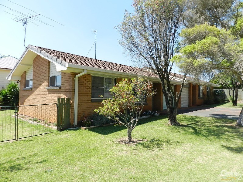 36 Priest Street, Rockville QLD 4350
