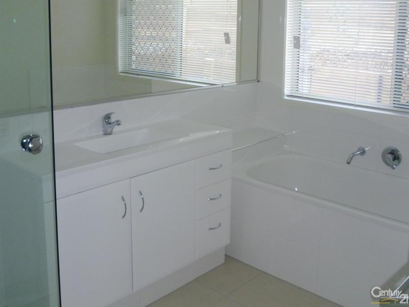 17 Rubie Court, Westbrook QLD 4350