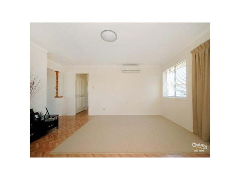 9 Buckle Street, Middle Ridge QLD 4350