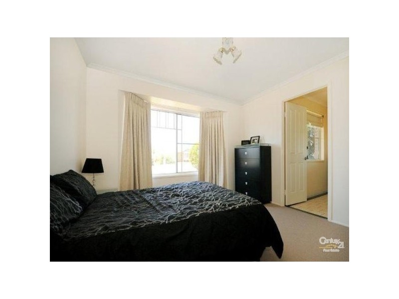 9 Buckle Street, Middle Ridge QLD 4350